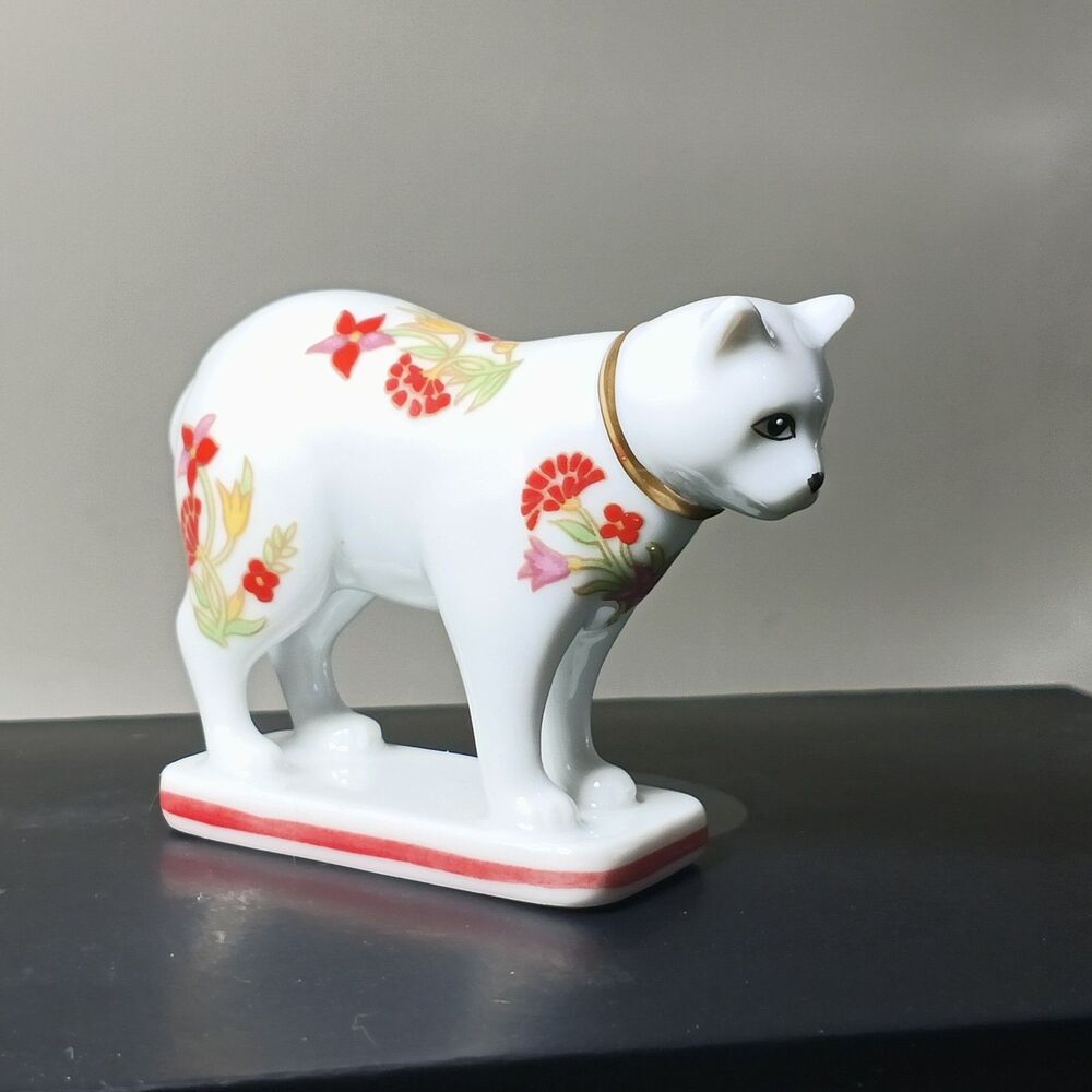 Franklin Mint Curio Cabinet Cat Kakiemon Floral Porcelain Figurine 1986